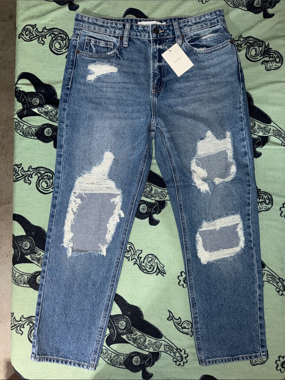 NWT Women’s Hidden Bailey Boyfriend Distressed Jeans Size 28
